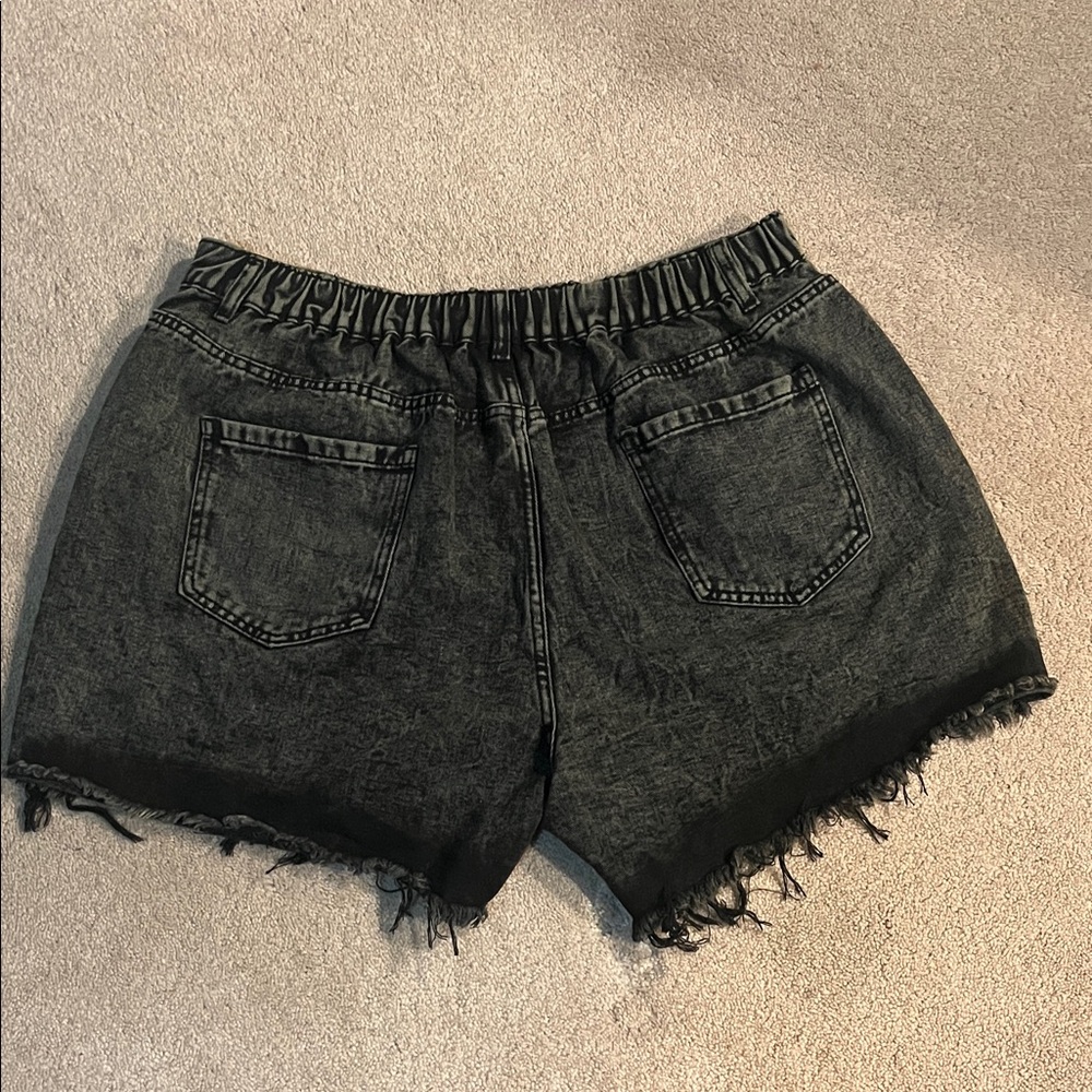 ✨ Trendy Washed Black High-Rise Distressed Cargo Shorts ✨ - Picture 6 of 10